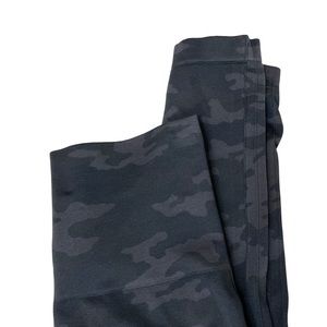 Spanx Look at Me Camo Leggings Medium Black Cropped